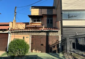 Foto 1 de Casa de Condomínio com 3 Quartos para alugar, 180m² em Mangueira, São Gonçalo