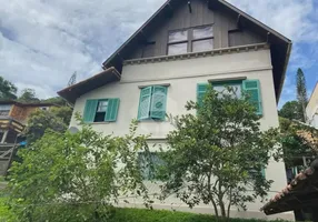 Foto 1 de Casa com 6 Quartos à venda, 250m² em Nogueira, Petrópolis