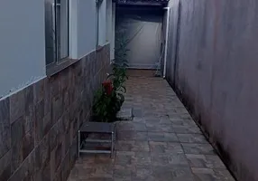 Foto 1 de Casa com 4 Quartos à venda, 200m² em Conjunto José Vallim de Melo, Uberaba