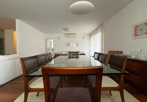 Foto 1 de Apartamento com 3 Quartos para alugar, 211m² em Santa Cecília, São Paulo