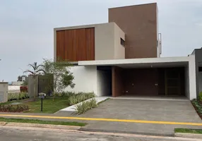 Foto 1 de Casa de Condomínio com 4 Quartos à venda, 290m² em Residencial Goiânia Golfe Clube, Goiânia