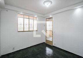 Foto 1 de Apartamento com 2 Quartos para alugar, 66m² em Vila Emil, Mesquita