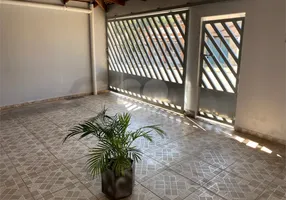Foto 1 de Casa com 2 Quartos à venda, 300m² em Centro, Aracoiaba da Serra