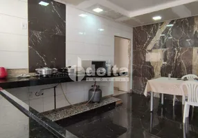 Foto 1 de Casa com 3 Quartos à venda, 220m² em Laranjeiras, Uberlândia