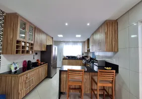 Foto 1 de Casa com 4 Quartos à venda, 195m² em Jaguaré, São Paulo
