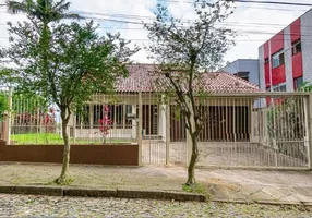 Foto 1 de Casa com 6 Quartos para alugar, 300m² em Jardim do Salso, Porto Alegre