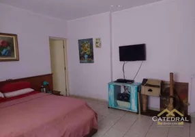 Foto 1 de Casa com 2 Quartos à venda, 200m² em Vila Galvao, Jundiaí