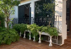 Foto 1 de Casa com 4 Quartos para alugar, 240m² em Marapé, Santos