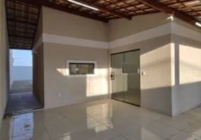 Foto 1 de Casa com 3 Quartos à venda, 78m² em Itaperi, Fortaleza