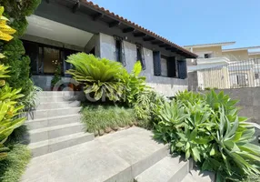 Foto 1 de Sobrado com 3 Quartos à venda, 245m² em Jardim Lindóia, Porto Alegre