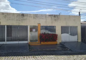 Foto 1 de Casa com 4 Quartos à venda, 200m² em Candelária, Natal