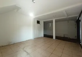 Foto 1 de Galpão/Depósito/Armazém para alugar, 300m² em Vila Sabrina, São Paulo