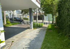 Foto 1 de Casa com 4 Quartos para alugar, 200m² em Morumbi, São Paulo