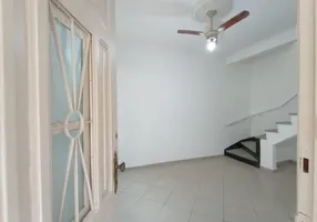 Foto 1 de Casa com 2 Quartos para alugar, 80m² em Boqueirão, Santos