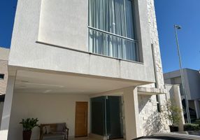 Foto 1 de Casa de Condomínio com 4 Quartos para alugar, 220m² em Granja Marileusa , Uberlândia