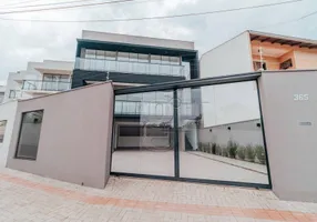 Foto 1 de Sobrado com 3 Quartos à venda, 261m² em Universitário, Londrina