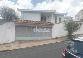 Foto 1 de Casa com 4 Quartos à venda, 300m² em Saraiva, Uberlândia