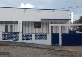 Foto 1 de Sobrado com 6 Quartos à venda, 345m² em Acupe de Brotas, Salvador