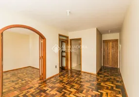 Foto 1 de Apartamento com 3 Quartos para alugar, 75m² em Medianeira, Porto Alegre