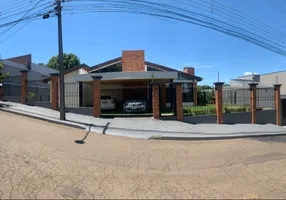 Foto 1 de Casa com 3 Quartos à venda, 220m² em Loteamento Residencial Cazarin, Apucarana