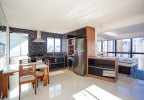 Foto 1 de Apartamento com 1 Quarto à venda, 43m² em Centro, Curitiba