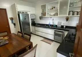 Foto 1 de Casa com 3 Quartos à venda, 132m² em Granja dos Cavaleiros, Macaé