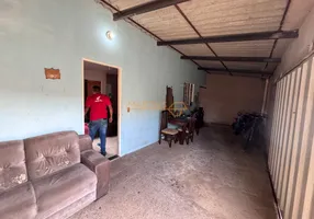 Foto 1 de Casa com 2 Quartos à venda, 200m² em Centro, Araguari