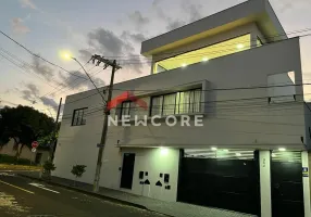 Foto 1 de Sobrado com 3 Quartos à venda, 432m² em Nova Uberlandia, Uberlândia