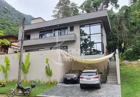 Foto 1 de Casa com 4 Quartos à venda, 230m² em Centro, Ubatuba