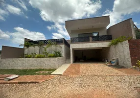 Foto 1 de Casa com 3 Quartos à venda, 172m² em Centro, Itatiaiuçu