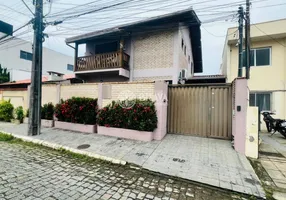 Foto 1 de Casa com 4 Quartos para alugar, 210m² em Fazenda, Itajaí