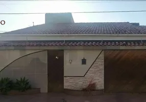 Foto 1 de Casa com 3 Quartos à venda, 185m² em PINHEIROPOLIS, Caruaru