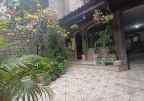 Foto 1 de Casa com 4 Quartos à venda, 190m² em Bangu, Rio de Janeiro