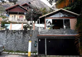 Foto 1 de Casa com 2 Quartos à venda, 230m² em Olaria, Nova Friburgo
