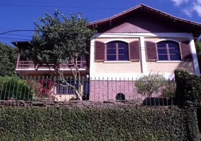 Foto 1 de Casa com 4 Quartos à venda, 550m² em Carangola, Petrópolis