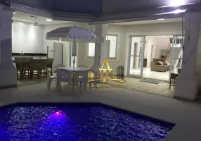 Foto 1 de Casa com 4 Quartos à venda, 288m² em Balneário Praia do Pernambuco, Guarujá