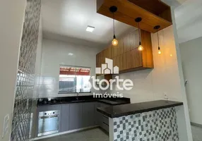 Foto 1 de Casa com 2 Quartos à venda, 70m² em Laranjeiras, Uberlândia