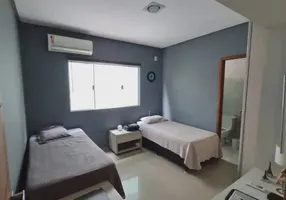 Foto 1 de Casa com 3 Quartos à venda, 200m² em Parque Taboão, Taboão da Serra