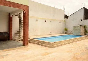 Foto 1 de Casa com 2 Quartos à venda, 190m² em Enseada, Guarujá