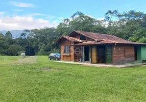 Foto 1 de Casa com 3 Quartos para alugar, 190m² em Quiriri, Joinville