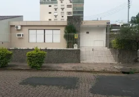 Foto 1 de Casa com 3 Quartos à venda, 240m² em Jardim Lindóia, Porto Alegre