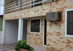 Foto 1 de Casa com 4 Quartos à venda, 319m² em Vila Nova, Porto Alegre