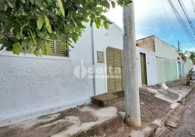 Foto 1 de Casa com 5 Quartos à venda, 220m² em Lagoinha, Uberlândia