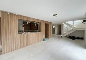 Foto 1 de Casa com 4 Quartos à venda, 263m² em Embaré, Santos