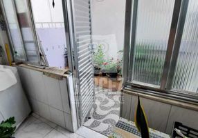 Apartamento na Rua Conde de Rezende, Bento Ribeiro em Rio de Janeiro, por  R$ 280.000 - Viva Real