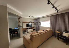 Foto 1 de Casa com 3 Quartos à venda, 112m² em Jardim dos Gravatas, Uberlândia