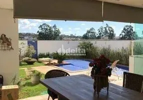 Foto 1 de Casa de Condomínio com 4 Quartos à venda, 447m² em Morada da Colina, Uberlândia