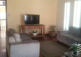 Foto 1 de Casa com 4 Quartos à venda, 360m² em Centro, Pindamonhangaba