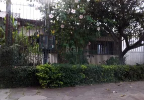 Foto 1 de Casa com 4 Quartos à venda, 301m² em Jardim Itú Sabará, Porto Alegre