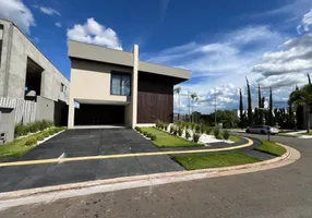 Foto 1 de Casa de Condomínio com 5 Quartos à venda, 400m² em Alphaville Flamboyant Residencial Araguaia, Goiânia